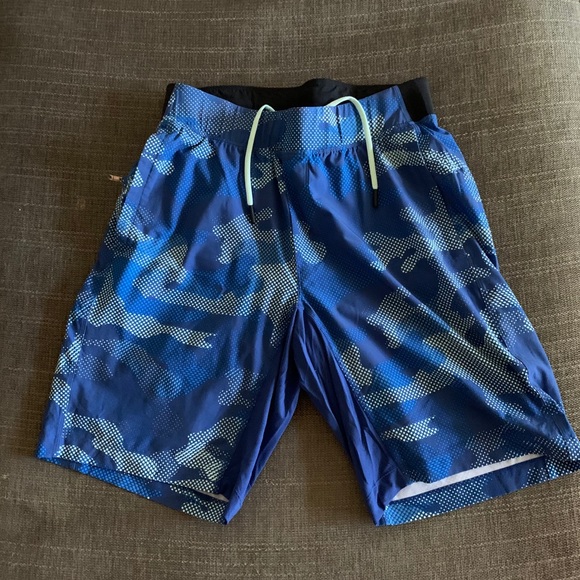 Men’s Lulu Lemon shorts. - Picture 1 of 2